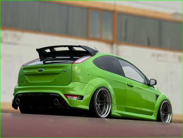 1:18 Ford Focus RS MK2 Green Edition Tuning inkl. OVP = RAR